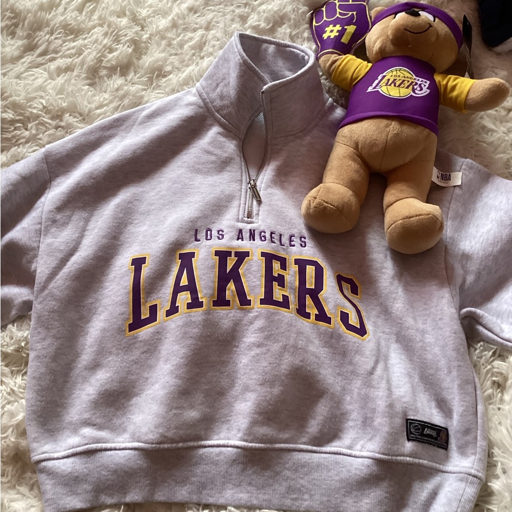 NBA Los Angeles Lakers Sweatshirt w/ 1/4 zipper with Free Lakers Teddy Bear